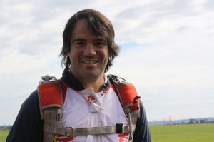 Thiago Peretti. Proprietário da Skydive Foz é uma referência no esporte e preza pela qualidade e tecnologia de ponta