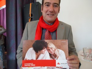 Andreas representando o grupo Austria Trend durante o evento
