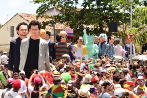 Desfile dos Bonecos Selebridades - foto Ademar Filho
