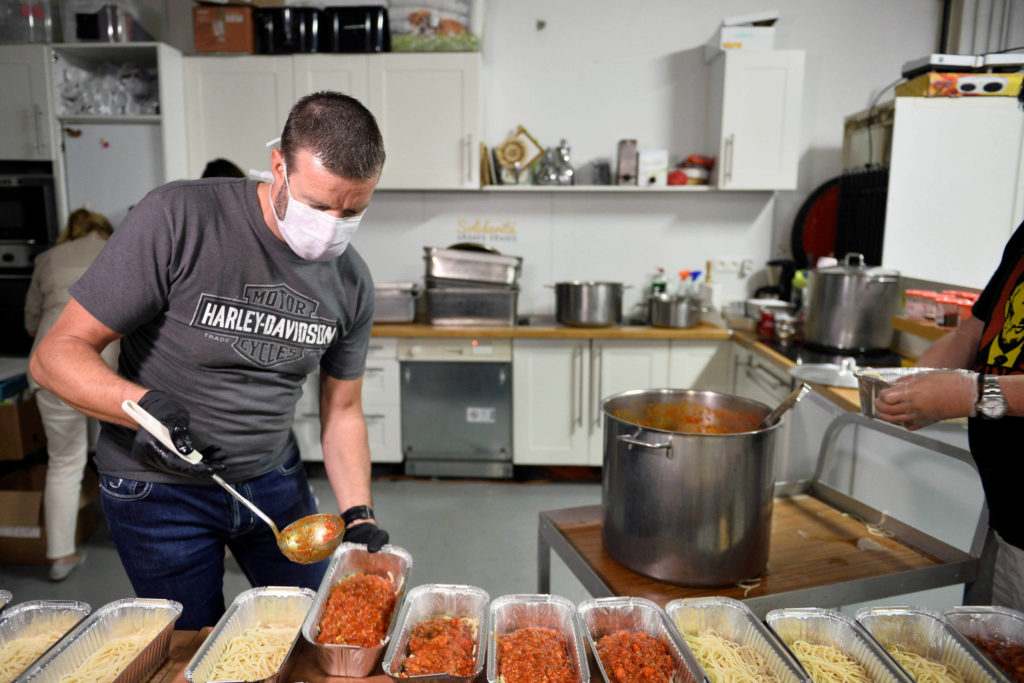 chef-belga-com-estrela-michelin-serve-moradores-de-rua-em-bruxelas