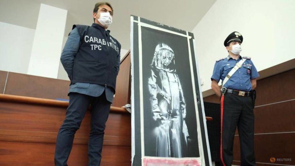 mural-de-banksy-roubado-de-local-de-ataque-em-paris-e-encontrado-em-fazenda-na-italia