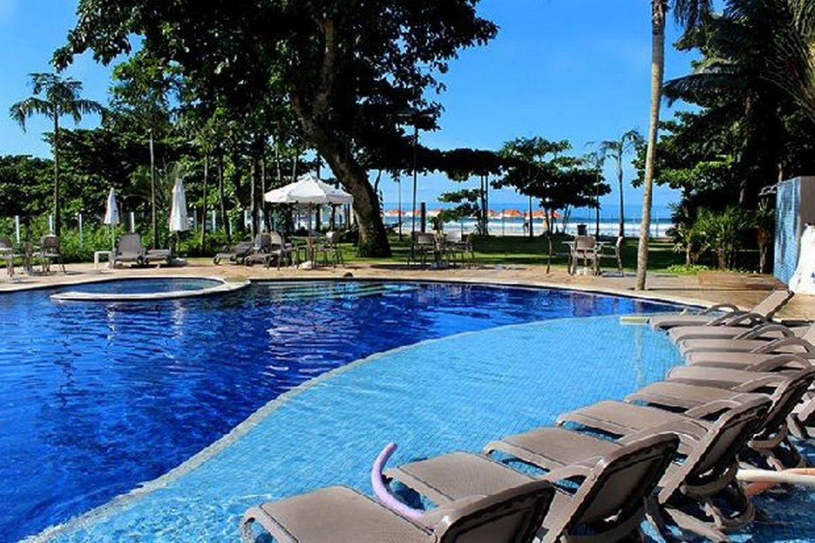 Hotel de frente para a praia de Camburi oferece pacotes para o Réveillon