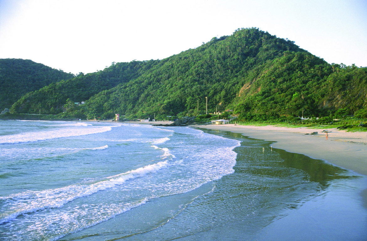 Praia da Atalaia: união perfeita de turismo com meio ambiente