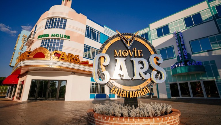 Foz do Iguaçu inaugura atração turística com veículos que marcaram filmes e músicas