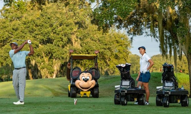 Disney agora tem robôs para carregar tacos de golfe em Orlando