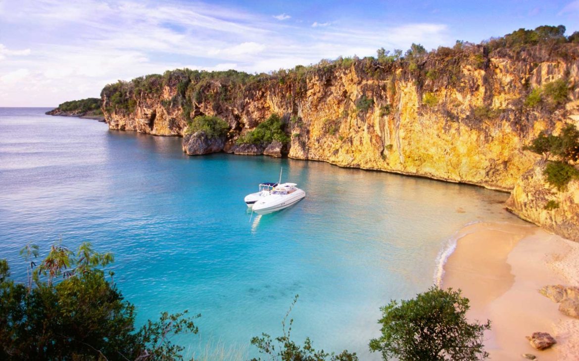 Anguilla (Caribe) entra em quarentena e fecha fronteiras