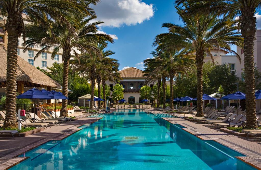 Confira os Resorts de Kissimmee onde você pode passar um dia na piscina