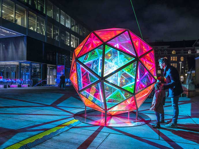 A exibição de luzes de natal de Londres na Carnaby Street também será virtual este ano