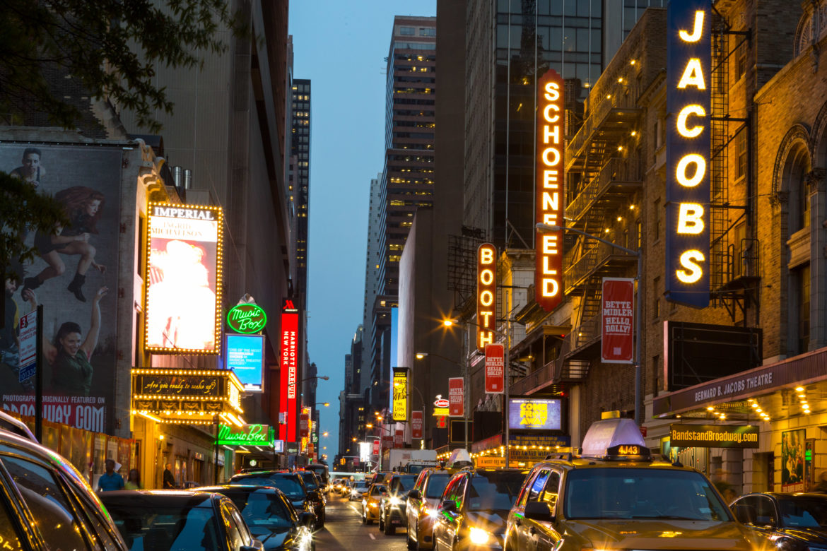 Nos espetáculos da Broadway, uso obrigatório de máscara foi estendido e segue até 31 de maio