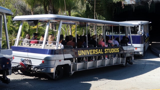 Universal Studios Hollywood estreia seus primeiros bondes elétricos