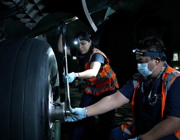 United Airlines lança o Calibrate, programa de aprendizagem para ampliar e diversificar a formação de seus técnicos de aeronaves