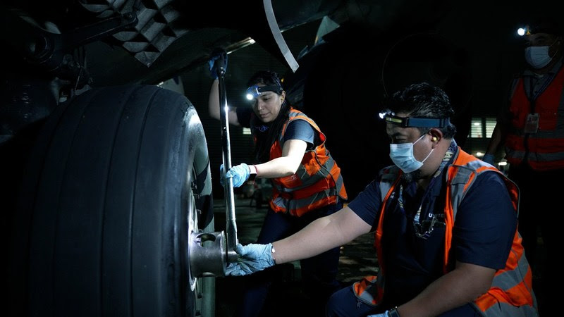 United Airlines lança o Calibrate, programa de aprendizagem para ampliar e diversificar a formação de seus técnicos de aeronaves
