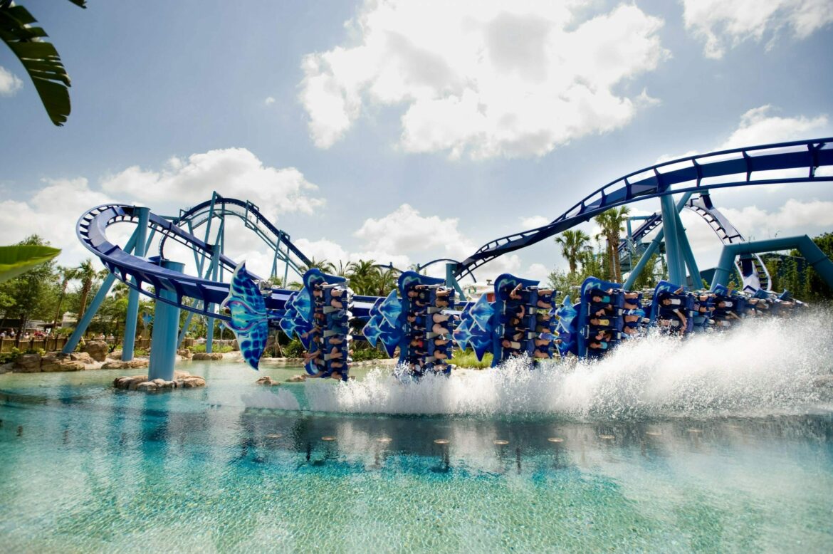SeaWorld Parks terá sorteio de prancha e surfista Lucas Chumbo no estande da WTM